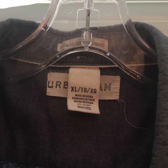 Men’s Large Casual button down - Picture 2 of 3